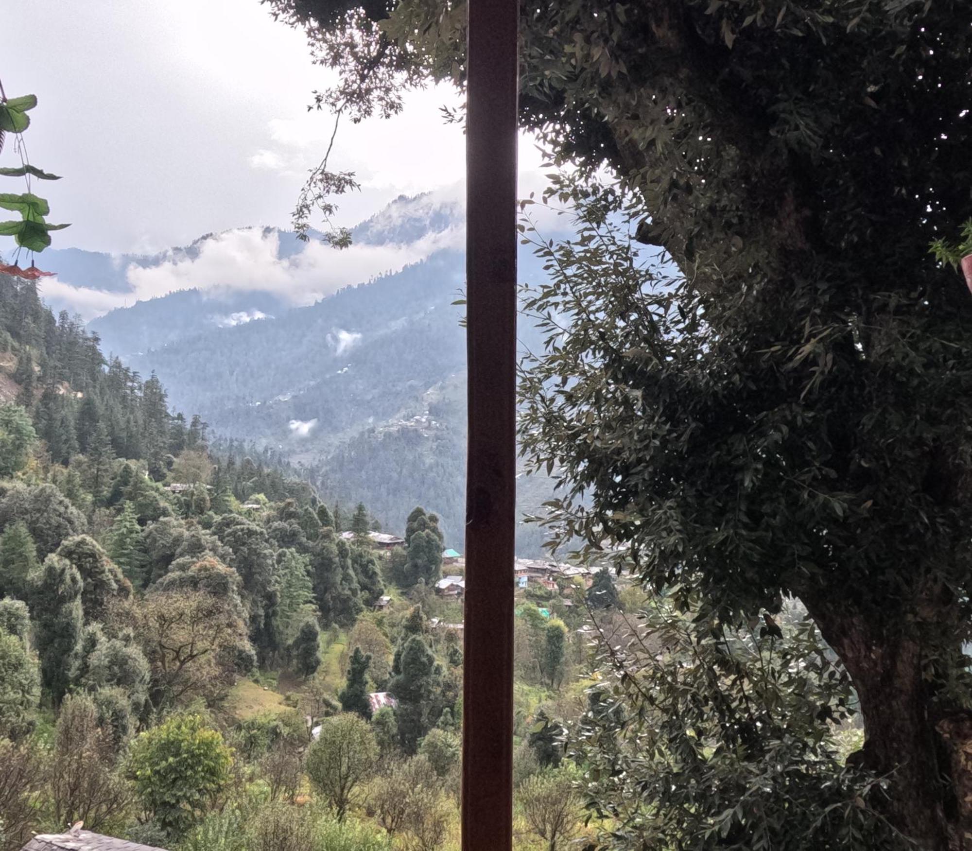 Mozo Inn&Cafe Jibhi Banjār Zewnętrze zdjęcie