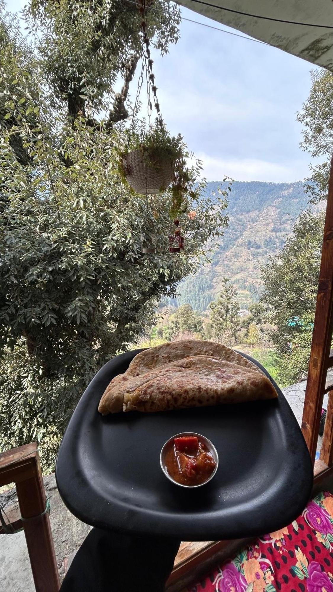 Mozo Inn&Cafe Jibhi Banjār Zewnętrze zdjęcie