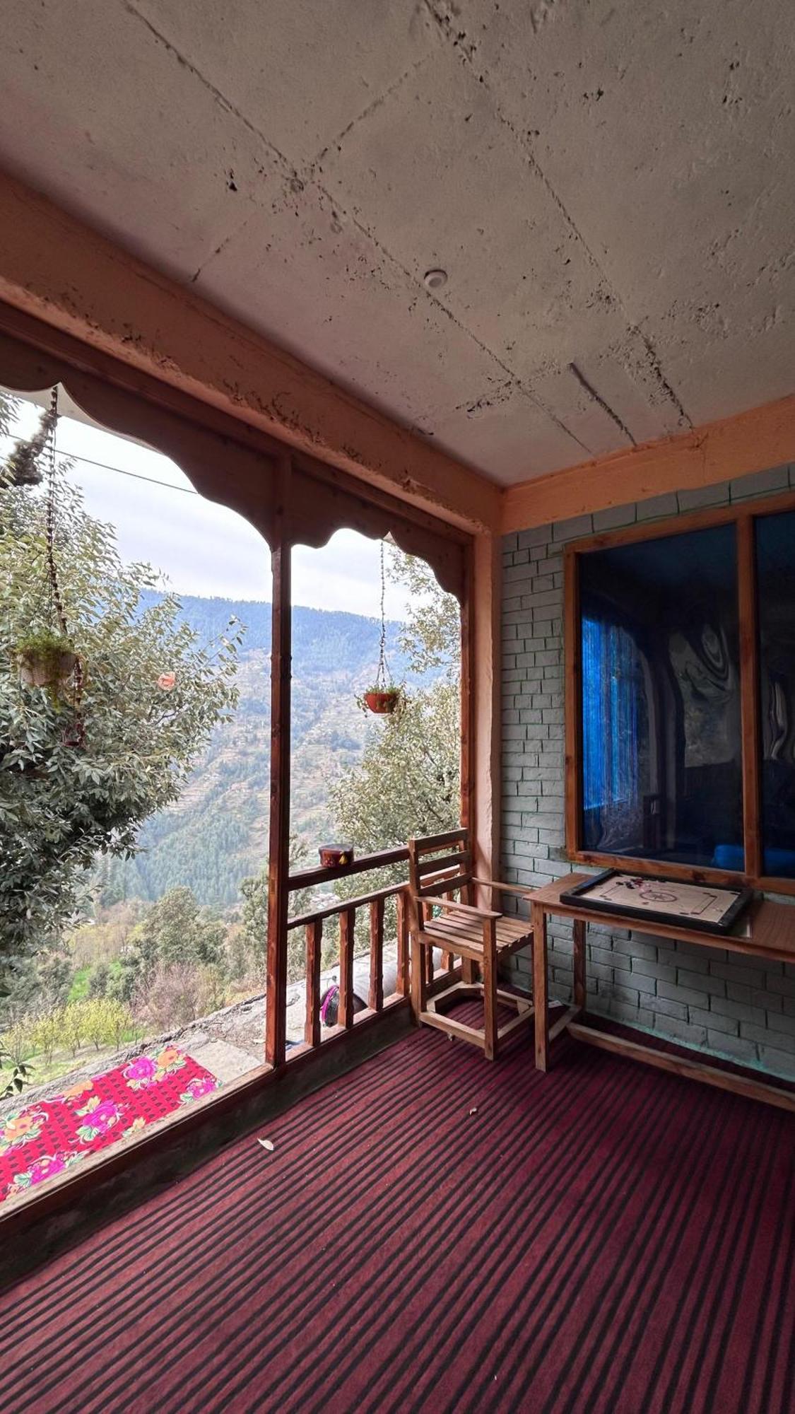 Mozo Inn&Cafe Jibhi Banjār Zewnętrze zdjęcie
